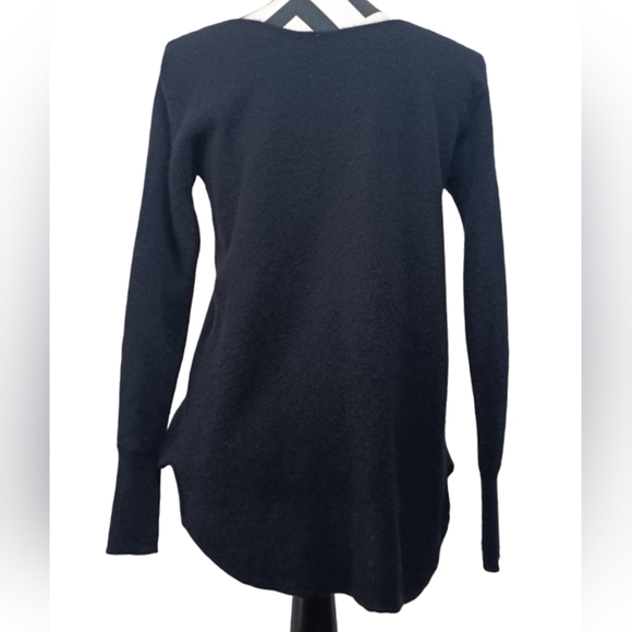 Minimalist Black Old Money 100% Cashmere Long-sleeve Scoop Neck Jumper Sweater - Picture 2 of 11